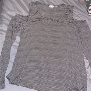 Long sleeve with shoulder cut out
